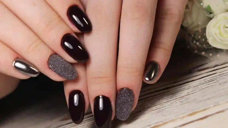 hands display black nails design